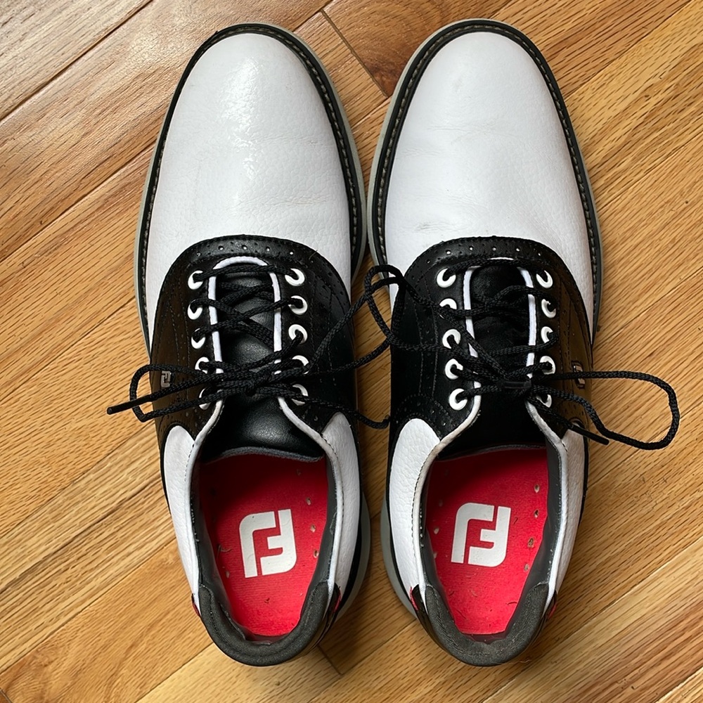 Footjoy Men’s Traditional Spikeless Golf Shoes - Size 9.5